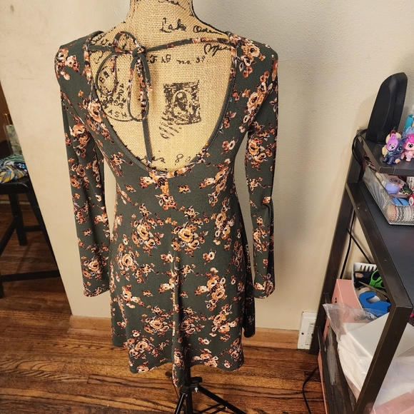 Forever 21 Floral Dark Green Boho Long Sleeve Scoop Neck Swing Dress Siz… - Picture 2 of 6